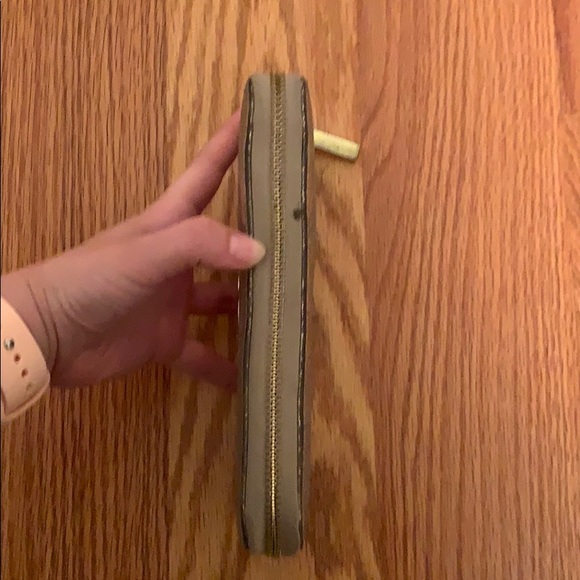 Tory Burch Gold Logo Continental Wallet - Picture 5 of 7